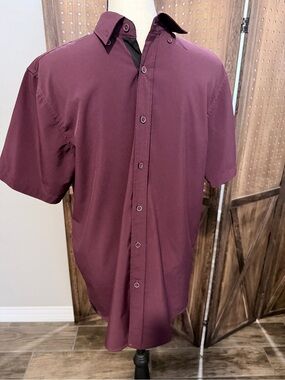 Men's Short Sleeve Button-Down Shirt in Burgundy